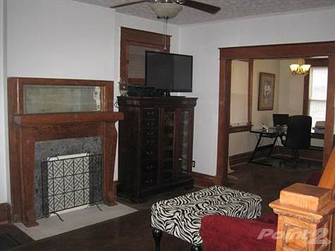 Beautiful Two Bedroom Town Home Features: Formal Living & Di