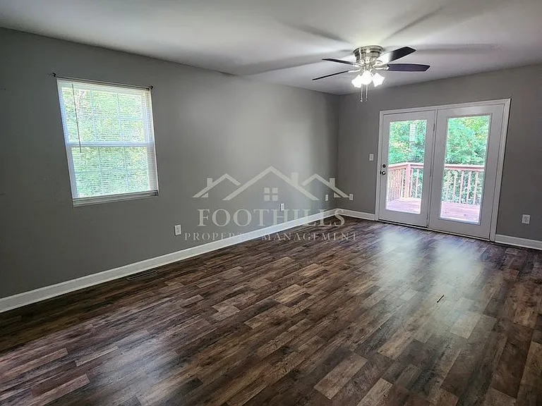 613 N Pointe Crk — Photo 2