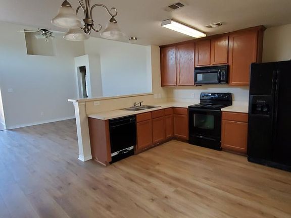 4th image of 9000 Wild Rose Ln