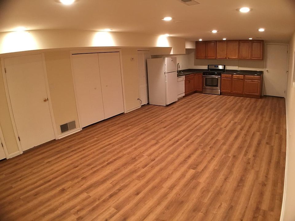 1st image of 171 E Van Buren St #3
