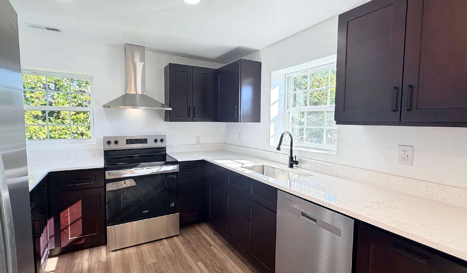 3 bed, 2.0 bath, 1355 sqft, $2,000 — Photo 4