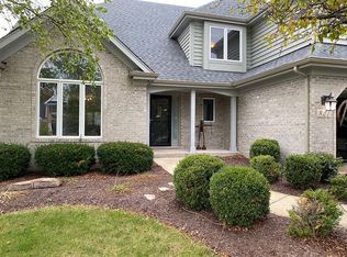821 Ridgelawn Trl, Batavia, IL 60510
