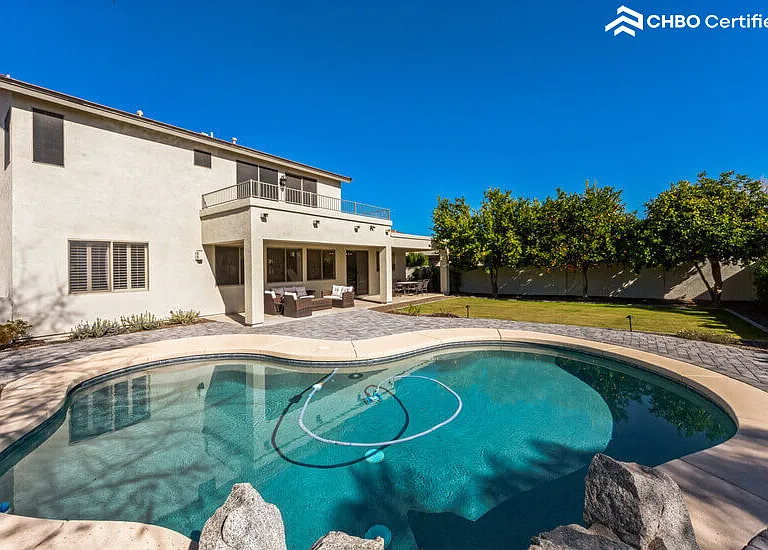 Relaxing Pool and peaceful outdoor space