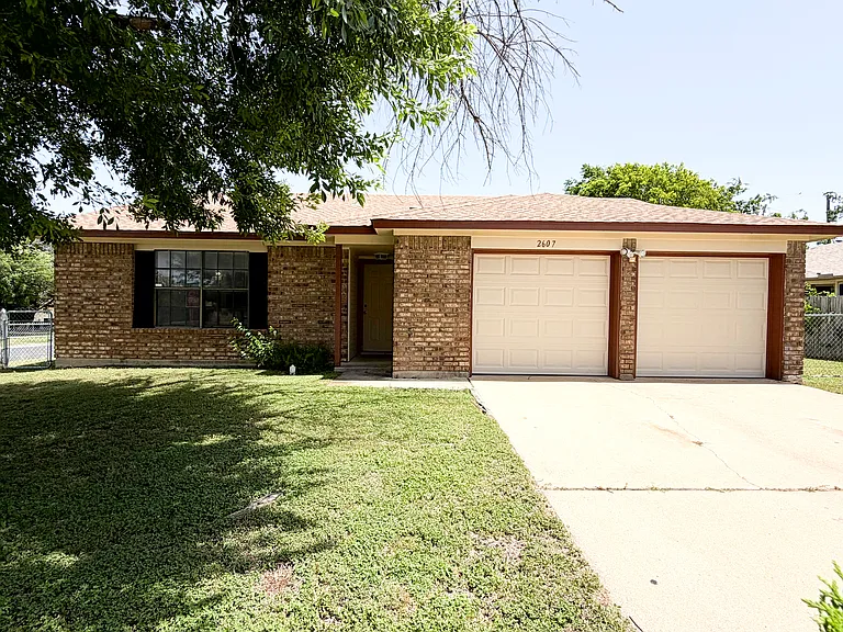 2607 Bluebonnet Dr — Photo 1