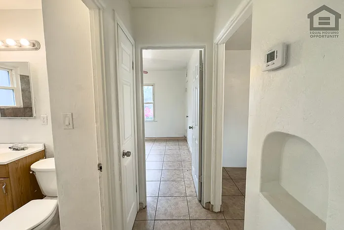 2517 E Culver St — Photo 21