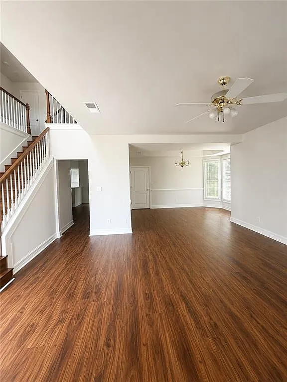 4 bed, 2.5 bath, 2406 sqft, $2,600 — Photo 3