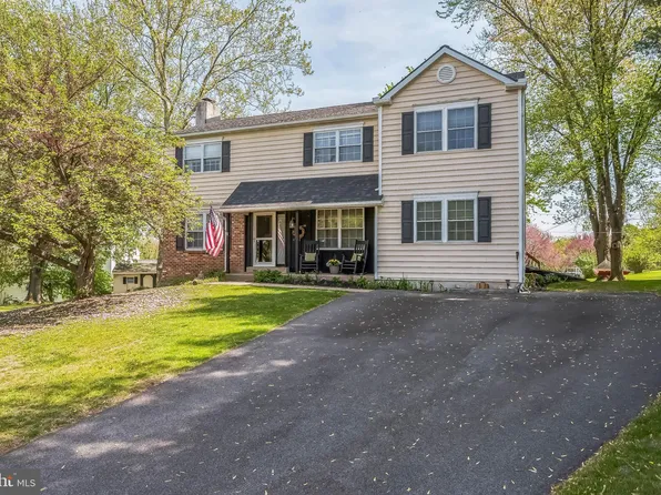 10 Shawnee Ln, Royersford, PA 19468