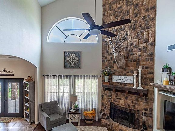 4th image of 210 Hill Terrace Dr