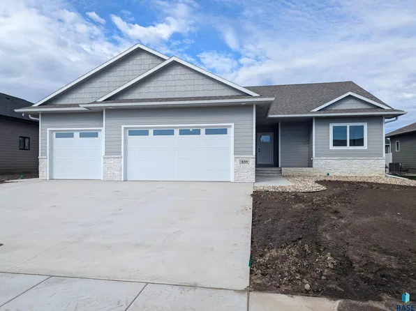 839 Yuzina Ave, Harrisburg, SD 57032