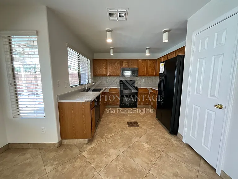 8259 W Eugie Ave — Photo 7