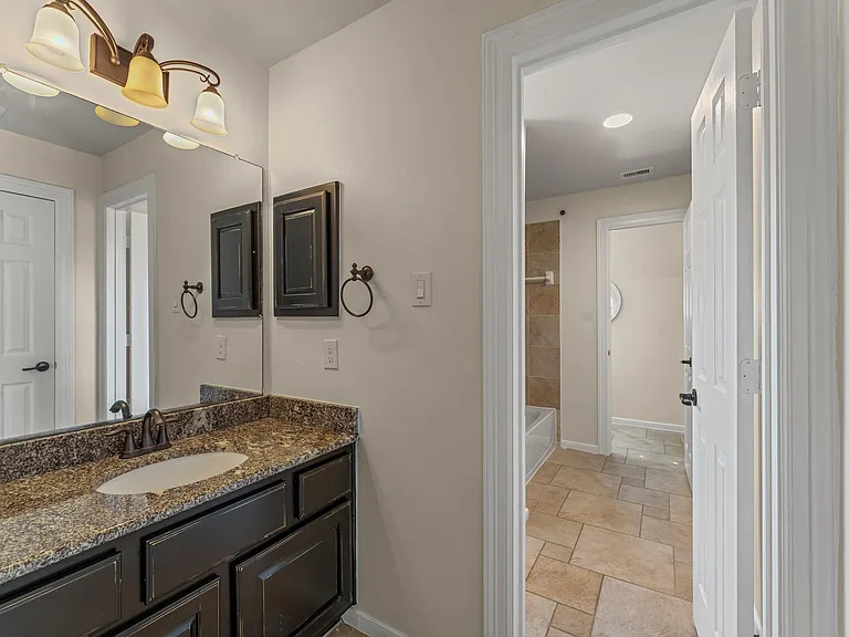 7 N Beech Springs Cir — Photo 31