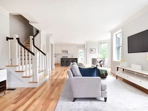 44 Evergreen St Unit 4, Jamaica Plain, MA 02130