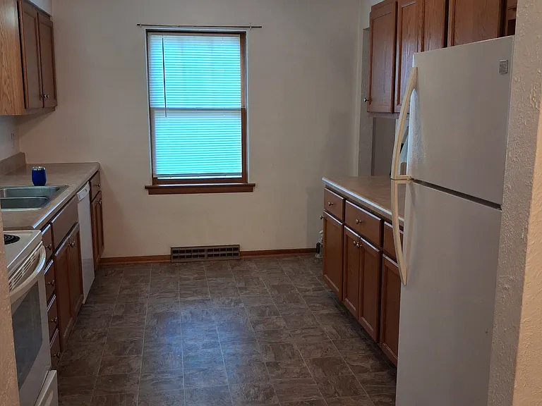 705 W Kelley St — Photo 4