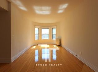 670 W Sheridan Rd #ONE, Chicago, IL 60613