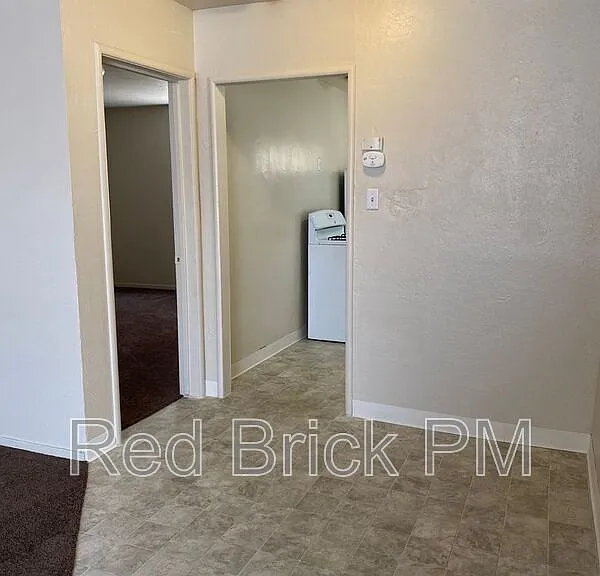 489 Cedar Ave — Photo 4