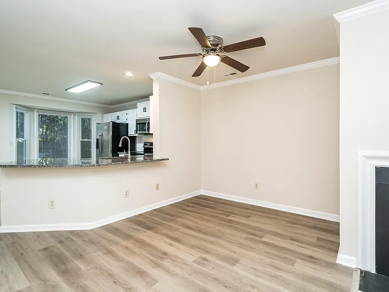 330 Silverberry Ct — Photo 7