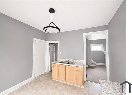 3 bed, 936 sqft, $1,400 — Photo 3