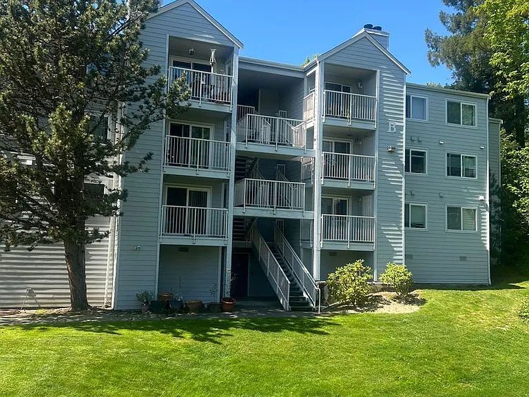 975 Aberdeen Ave NE #B102 — Photo 1