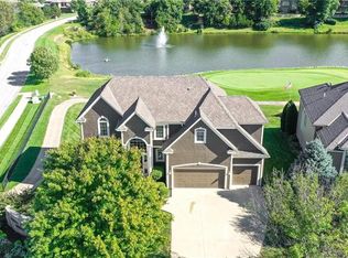 9733 Cooper St, Lenexa, KS 66220