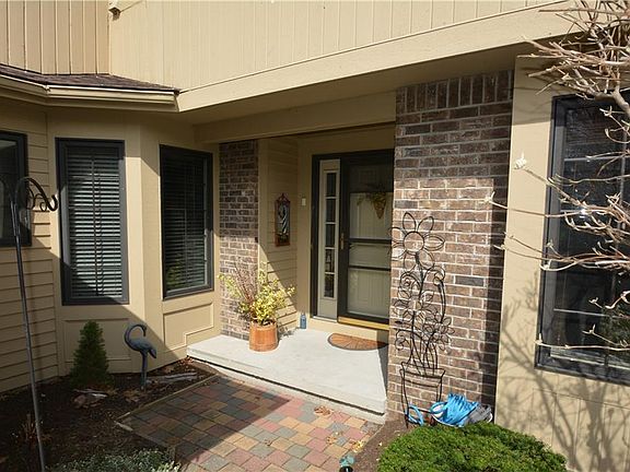 2nd image of 694 N Cove Dr