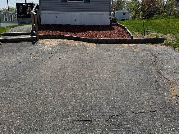 2nd image of 107 Sherwood Glen