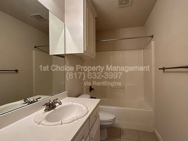 1835 Woodchase Dr — Photo 23
