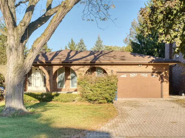 2880 Saint Clair Ave, Windsor, ON N9E 4B4