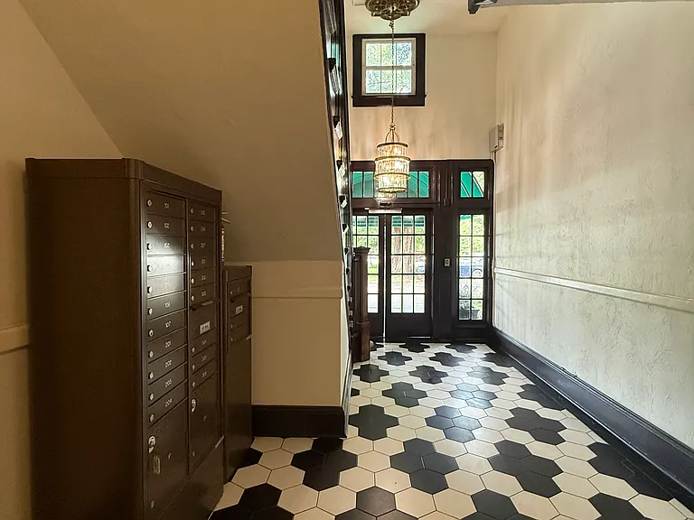 2501 Roswell Ave #102 — Photo 5