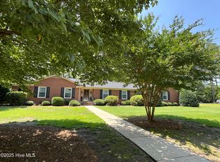 1215 Dunbar Dr, Laurinburg, NC 28352