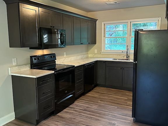 5th image of 51 Fisher Dr