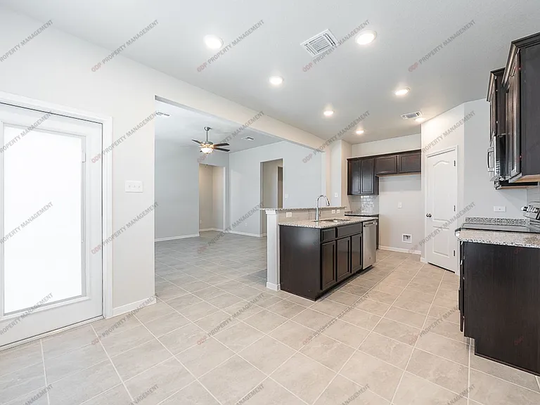 711 Friars Landing Dr — Photo 16