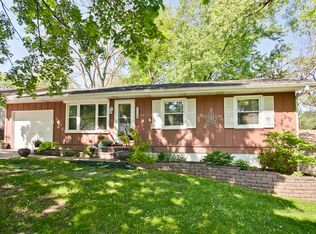 1117 Burr St, Lake In The Hills, IL 60156