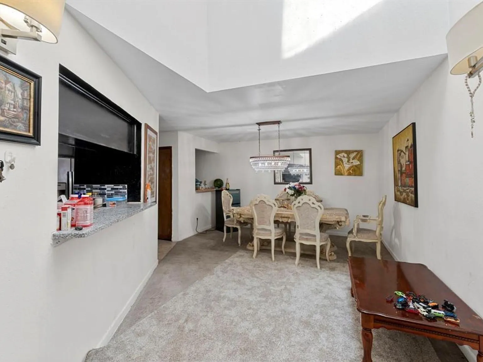 6 bed, 3.5 bath, 3480 sqft, $3,495 — Photo 3