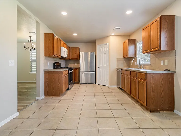 401 Spruce Dr — Photo 11
