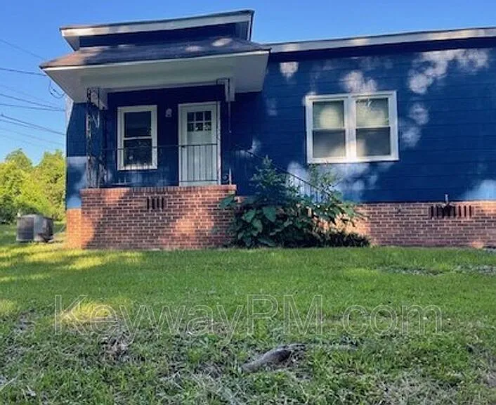 302 Crystal Lake Dr — Photo 1