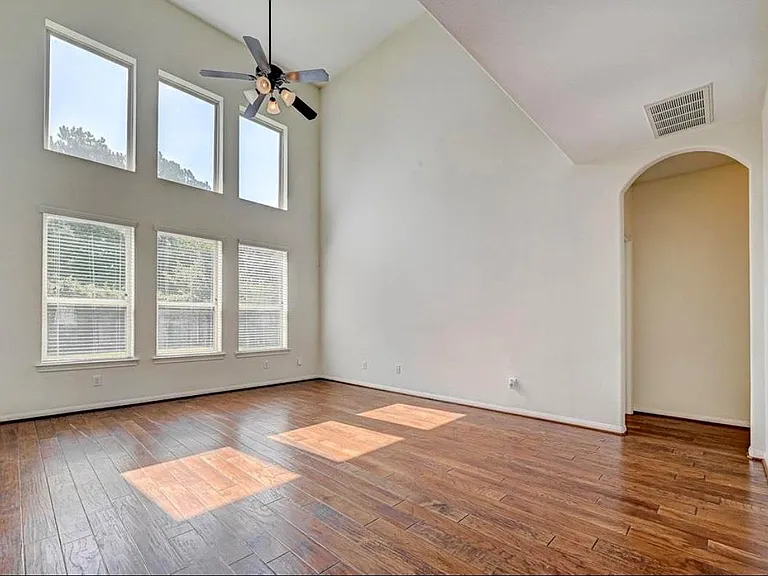 11 Sagamore Ridge Pl — Photo 9
