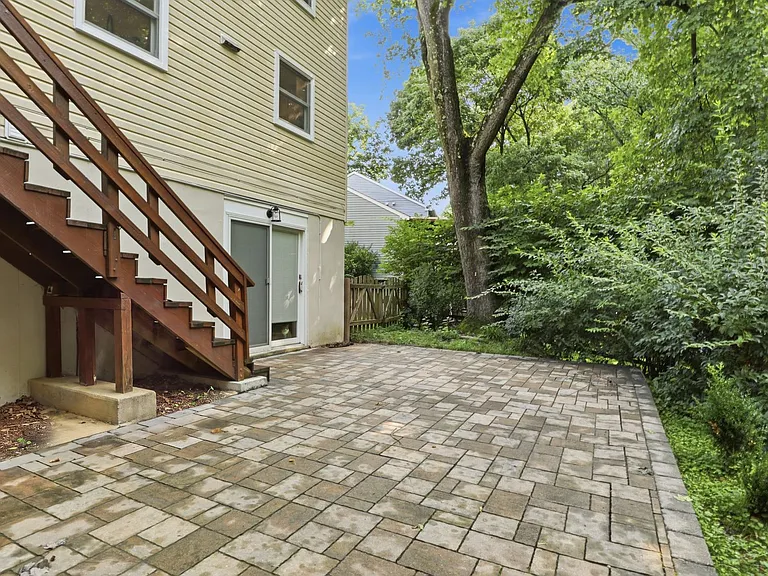 8818 Blue Sea Dr — Photo 32