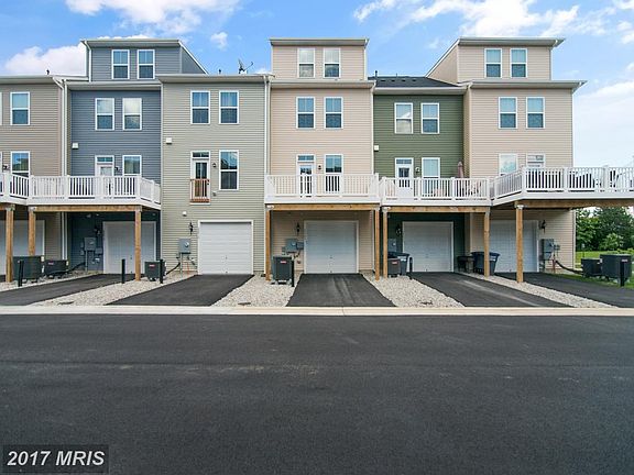 Oversized 1 car garage