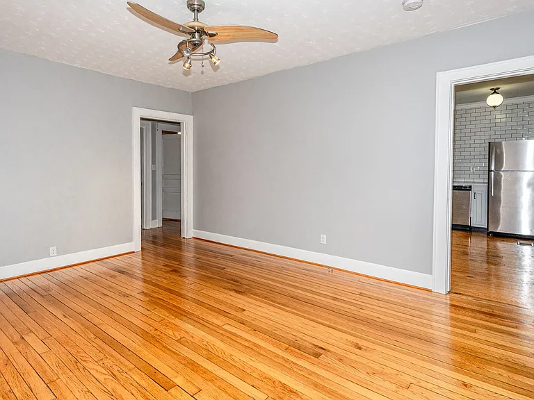 924 Hall St — Photo 12