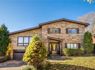 4605 Marina Dr, Homestead, PA
