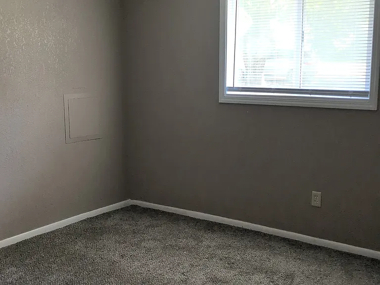 508 W Conyers Ave — Photo 7
