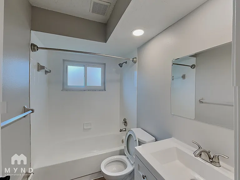 2069 Banbury Ln — Photo 14