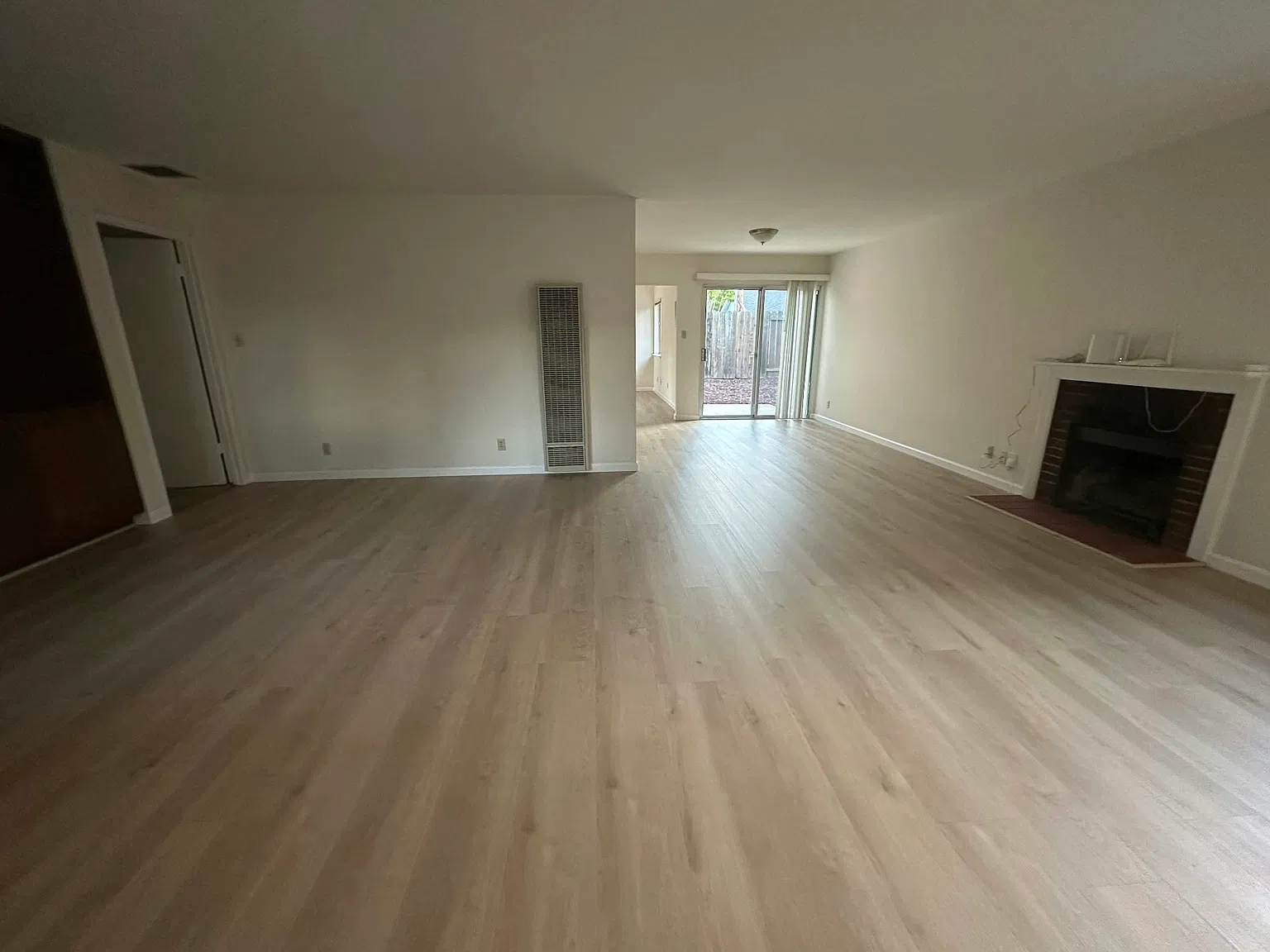 4 bed, 1800 sqft, $8,800 — Photo 3