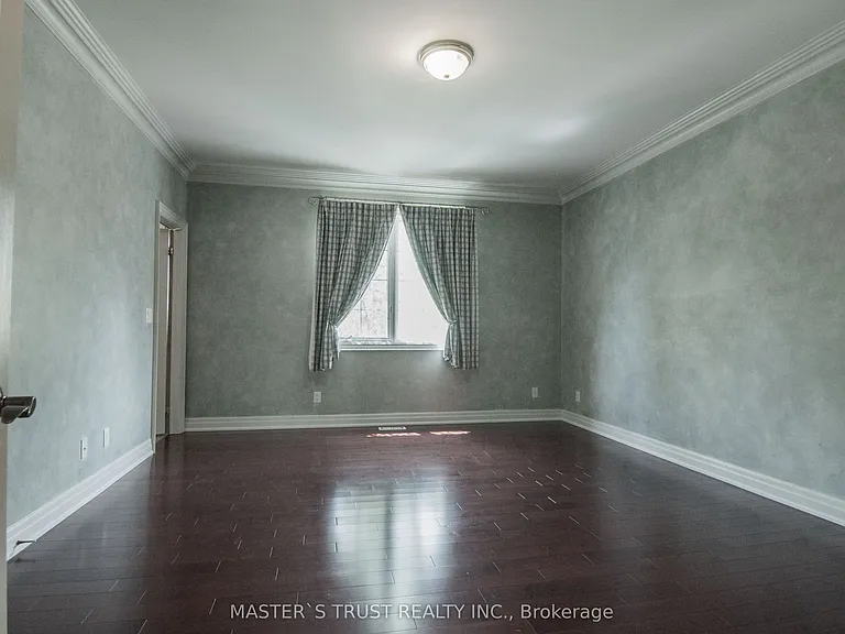 678 Saint Nicholas Ct — Photo 32