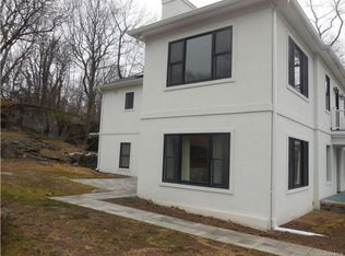 2 Rock Rdg, Mamaroneck, NY 10543