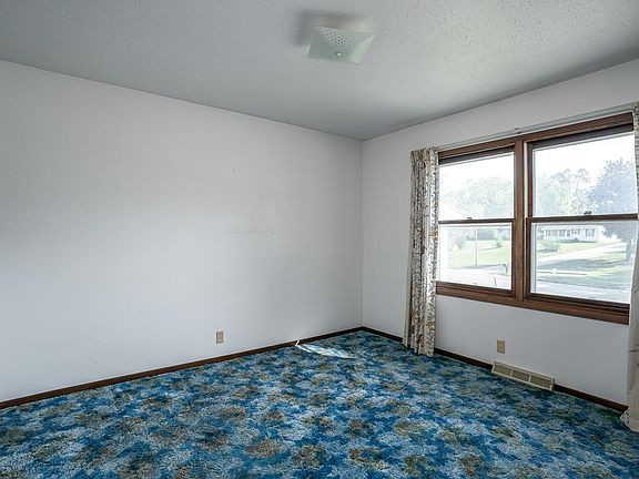 5th image of 723 Lake Park Blvd