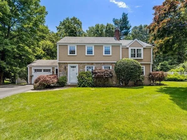 10 Independence Ln, Hingham, MA 02043