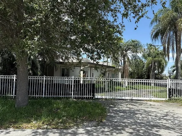 660 E 10th Pl, Hialeah, FL 33010