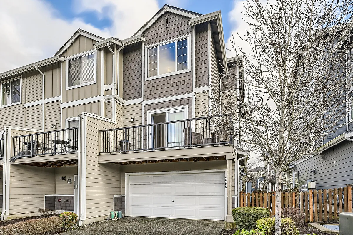 Building Photo - 3325 30th Dr