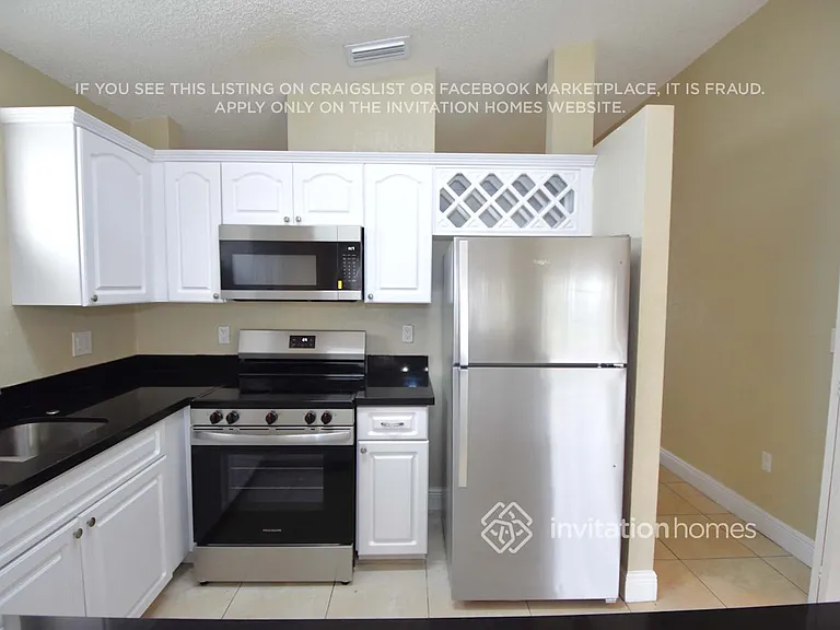 7651 NW 168th Ter — Photo 5